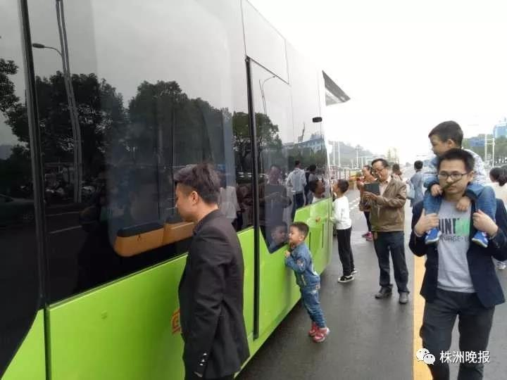 客車自動破窗裝置,遙控自動破玻器,破窗器,南冠破玻器 客車自動破窗裝置,遙控自動破玻器,破窗器,南冠破玻器