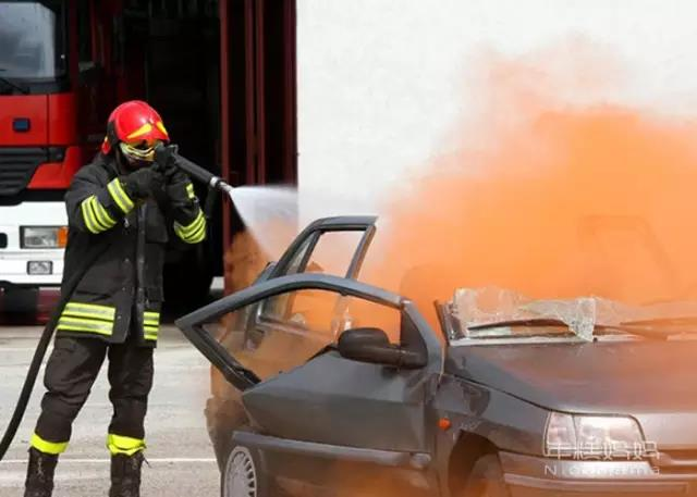 客車(chē)自動(dòng)破窗裝置,遙控自動(dòng)破玻器,破窗器,南冠破玻器