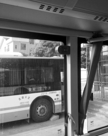 客車自動破窗裝置,遙控自動破玻器,破窗器,南冠破玻器