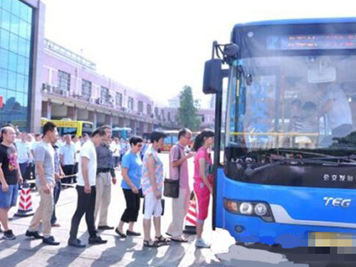 客車自動(dòng)破窗裝置,遙控自動(dòng)破玻器,破窗器,南冠破玻器 客車自動(dòng)破窗裝置,遙控自動(dòng)破玻器,破窗器,南冠破玻器